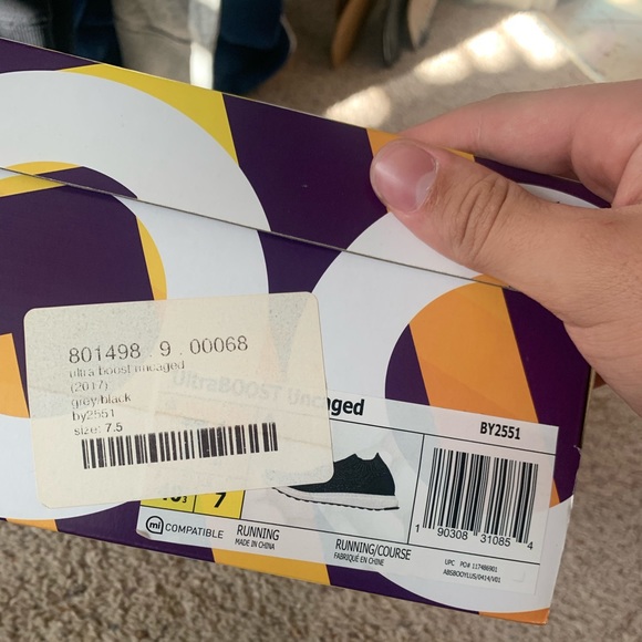 Adidas Ultra Boost Size 7.5 - Picture 6 of 7